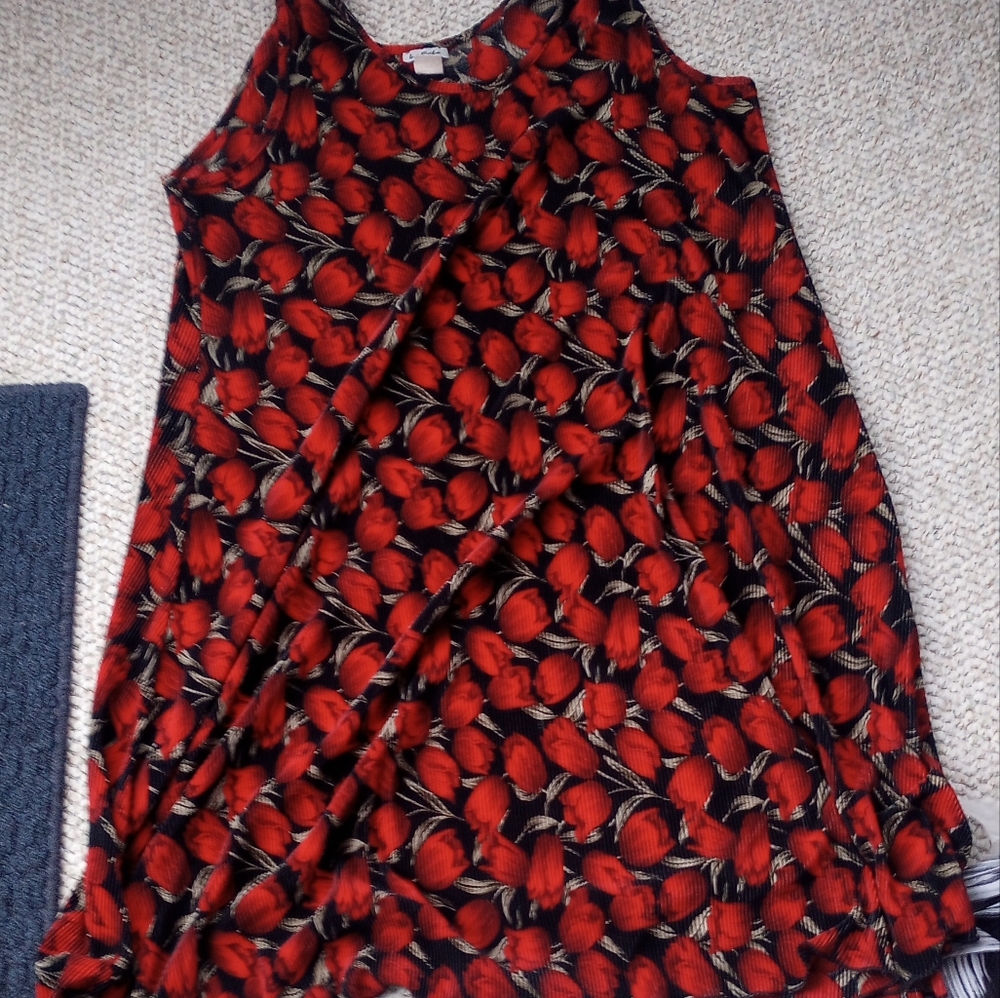 Floral Red and Black Sleeveless pleated tent Dress vtg